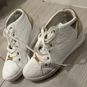 These are Guess shoes, they are in a good condition only used twice.